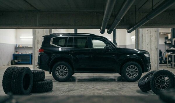 ランクル 300 ガレージ 高さ 2.3m